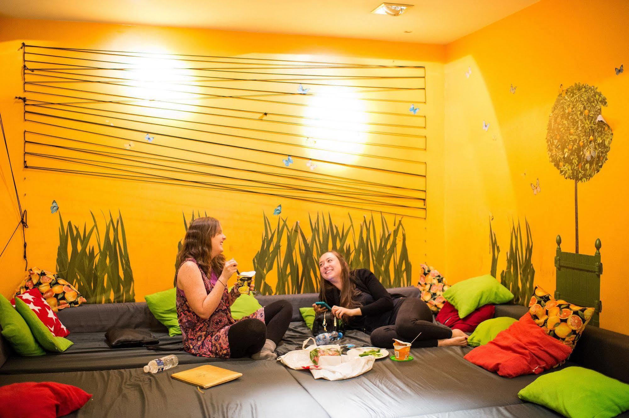 Wombats Hostel Vienna The Lounge Extérieur photo